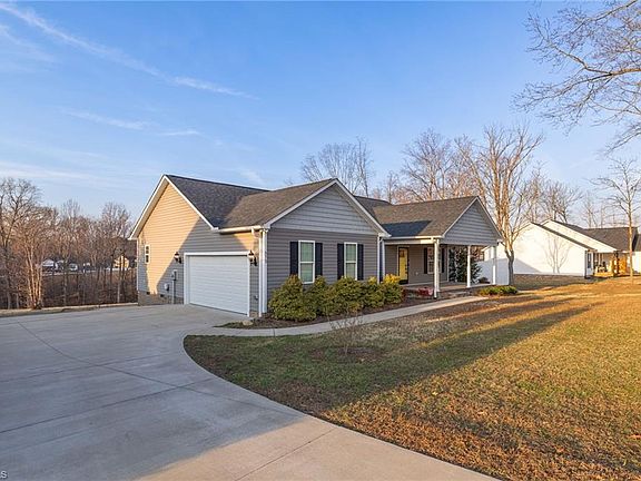 5th image of 572 Anderson Rd