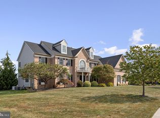 100 Tracey Cir, North Wales, PA 19454