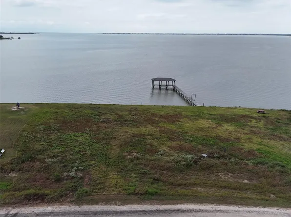 40 Fivemile Trl, Palacios, TX 77465