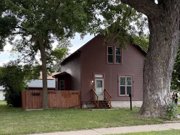 764 3rd Ave, Windom, MN 56101