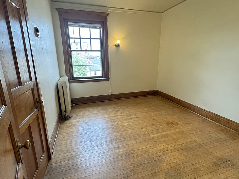 731 E 1st St #8 — Photo 7