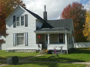 427 S Tama St, Manchester, IA 52057