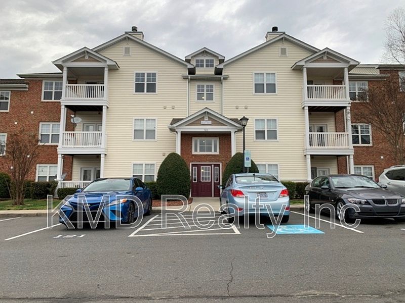 1st image of 9839 Hyde Glen Ct