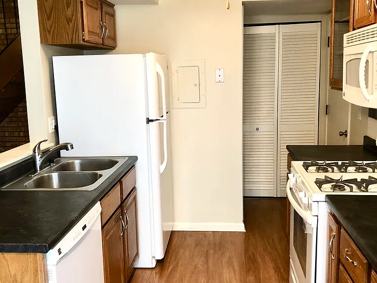 Robert Ct — Photo 8