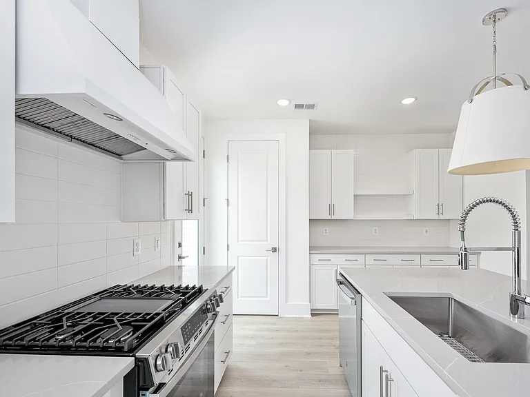 9207 Forkleaf Oak Dr — Photo 40