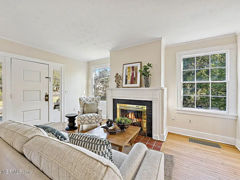 1150 Willow Branch Ave — Photo 2
