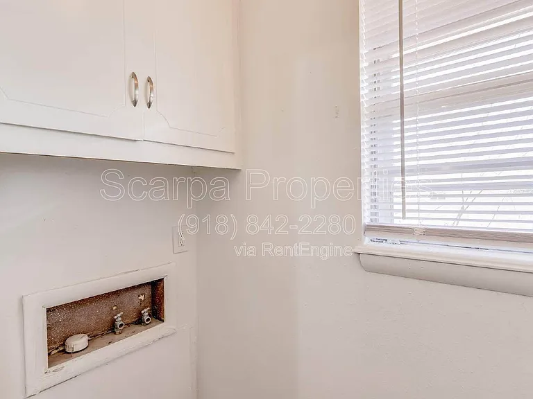 313 E Woodrow Pl — Photo 12
