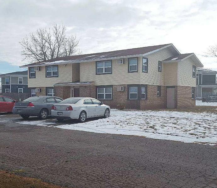 2nd image of 990 Cumberland Trl APT B