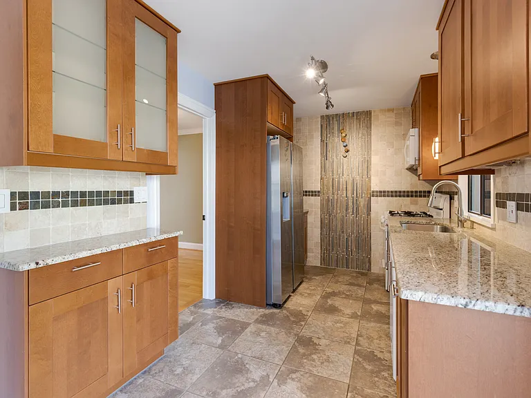 740 Lakeview Pt — Photo 11