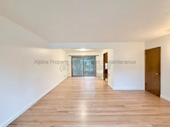 7030 SW Canyon Crest Dr #7, Portland, OR 97225
