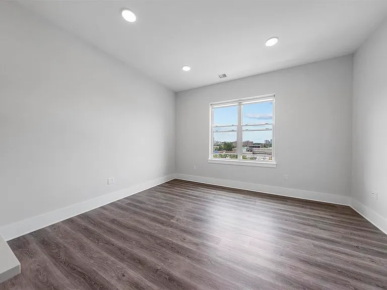 660 Grand St #408 — Photo 7