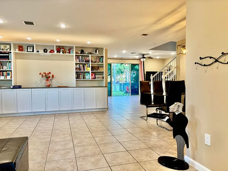 9022 Dupont Pl — Photo 10
