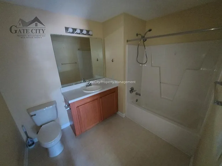 905 Hanahan Ct — Photo 9