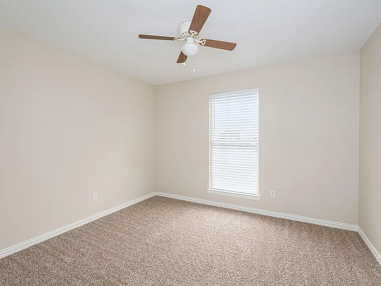 640 W Marshall Dr — Photo 10