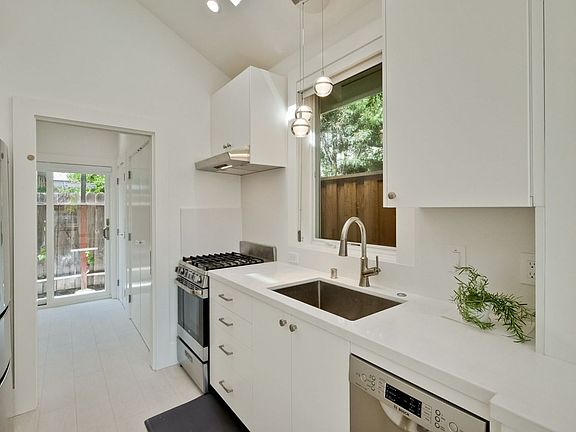 5th image of 705 Lincoln Ave