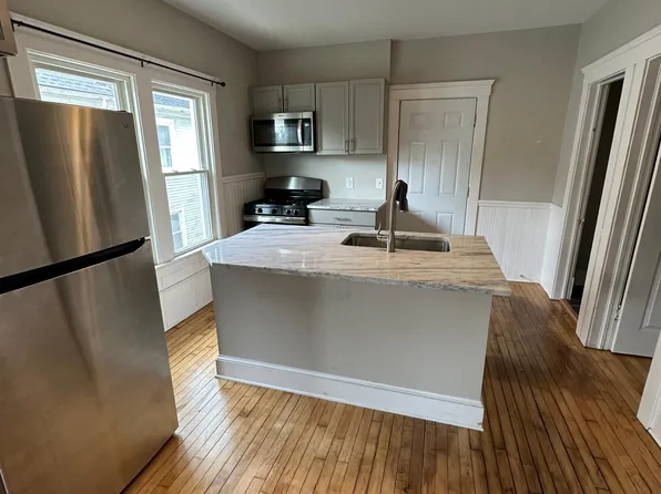 2186 W 10th St APT 3, Cleveland, OH 44113