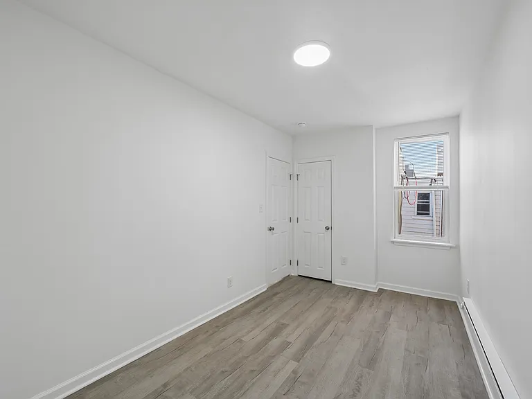 2212 Sears St — Photo 12