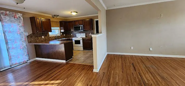 5608 Marion St — Photo 5