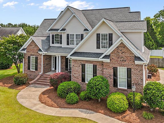 3rd image of 546 Stillwater Drive