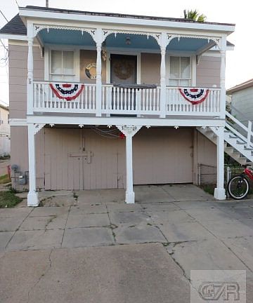 2nd image of 811 13th St
