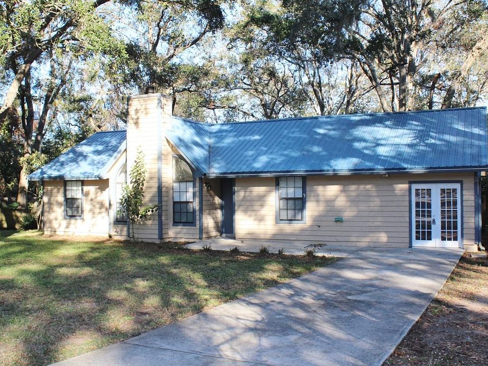 Front view of home