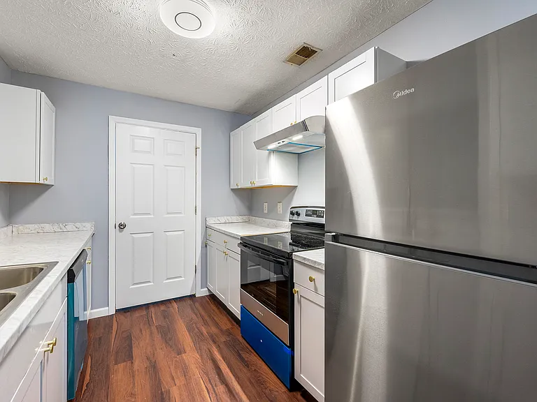 3247 Fairington Dr — Photo 10