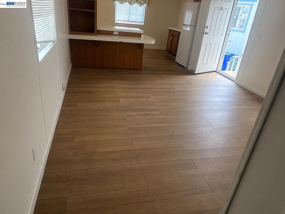 2nd image of 2885 Willow Rd #2