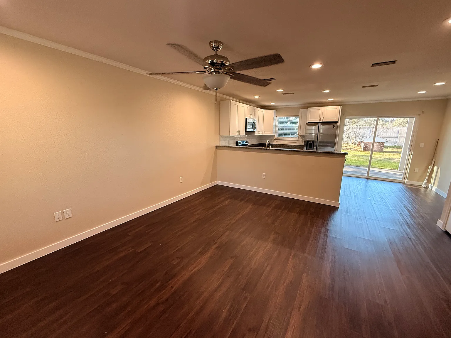 3 bed, 1400 sqft, $1,600 — Photo 3