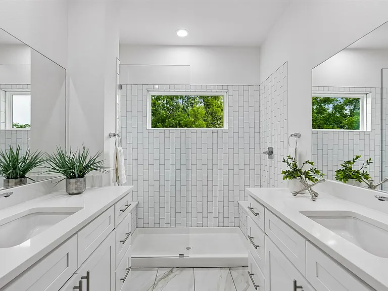 5647 Live Oak St #101 — Photo 24
