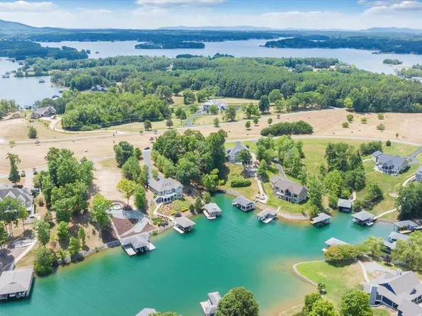 15 Compass Cove Cir, Moneta, VA 24121