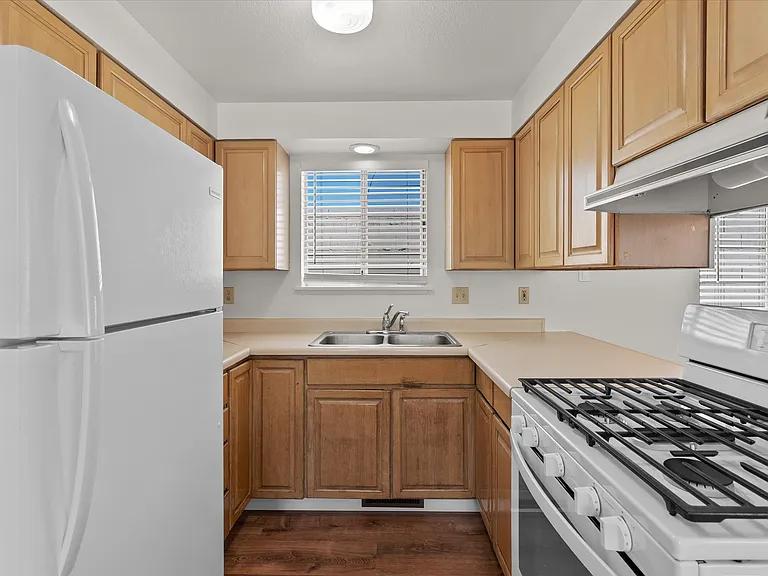 319 Maine St #B — Photo 11