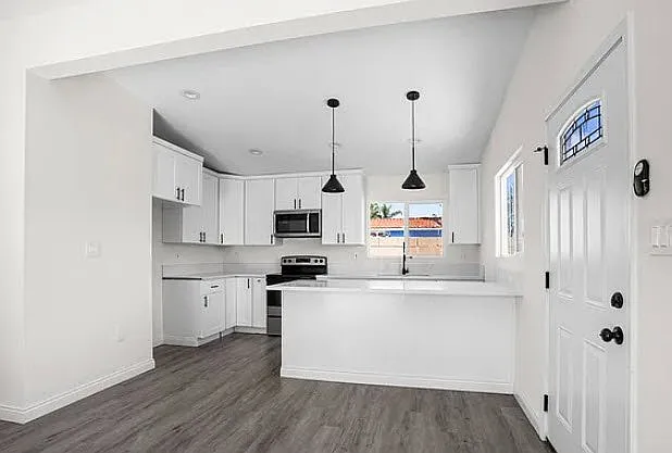 553 S Caswell St — Photo 9