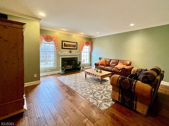 4th image of 43 Georgetown Ct