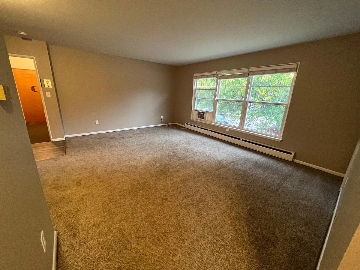 Building Photo - 3230 Shenandoah Dr #16