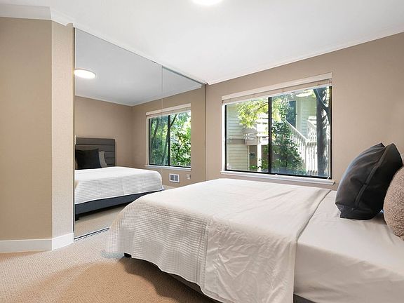 5th image of 1286 Bellevue Way NE #Id1019185p
