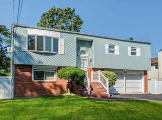 111 Margaretta Ave, Massapequa, NY 11758