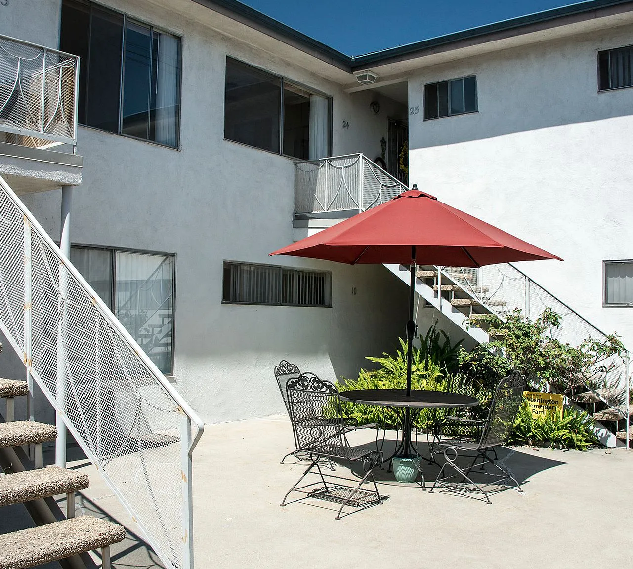 The Broadway Apartments — Photo 4