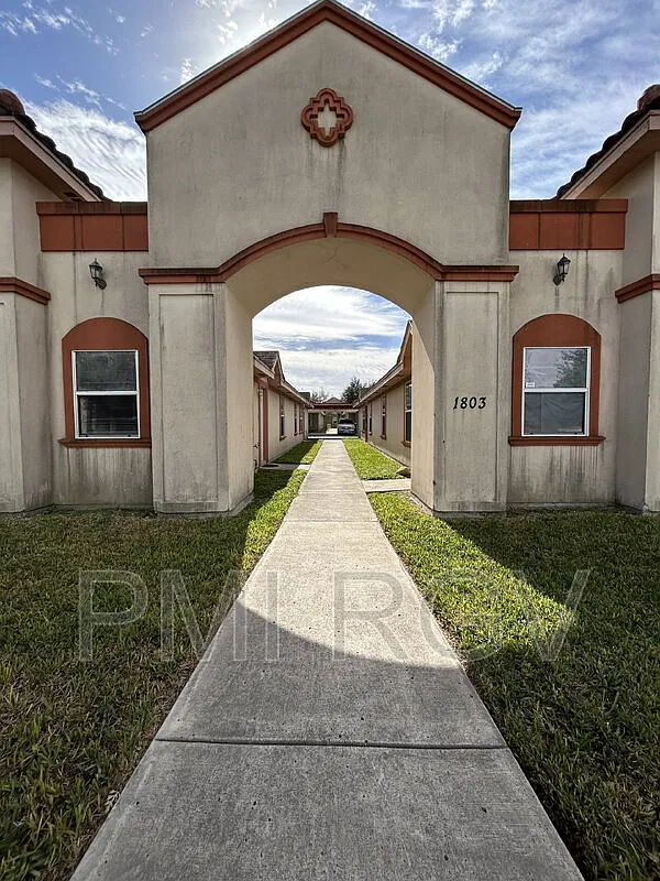3 bed, 2.0 bath, $975 — Photo 1