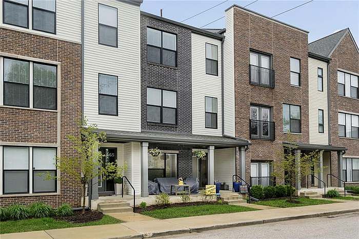 Front of townhome