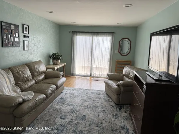 9 Radford Street image 25 of 35