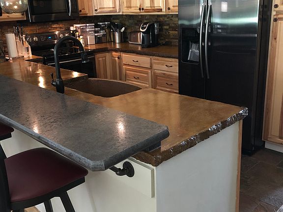 Kitchen (Appliances Stay!)