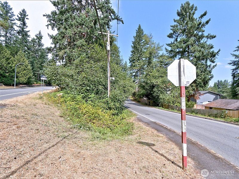 5th image of 17204 Northup Way