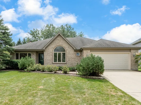 2185 Hidden Valley Dr, Naperville, IL 60565