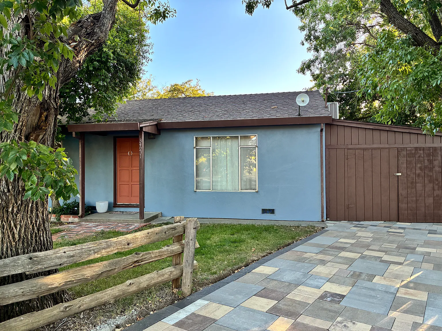 Colonia Feliz, Davis — Photo 1