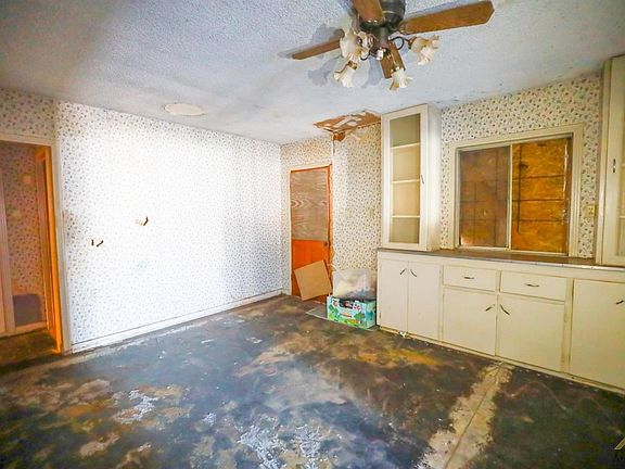 4th image of 438 S Oildale Dr