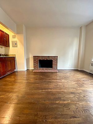 2nd image of 35 W 64th St #F5