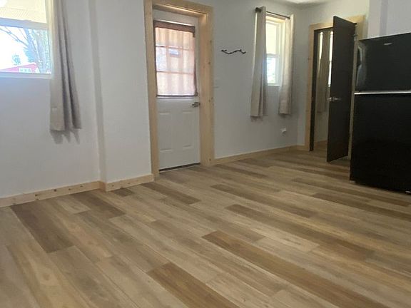 5th image of 907 S Broadway St #39