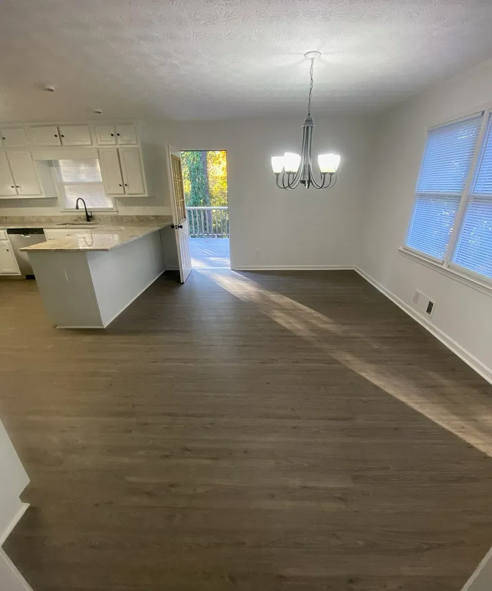 3 bed, 2400 sqft, $2,275 — Photo 4