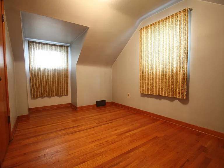 2467 Woodward Ave — Photo 12