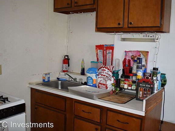 3rd image of 104 N Sherman Ave